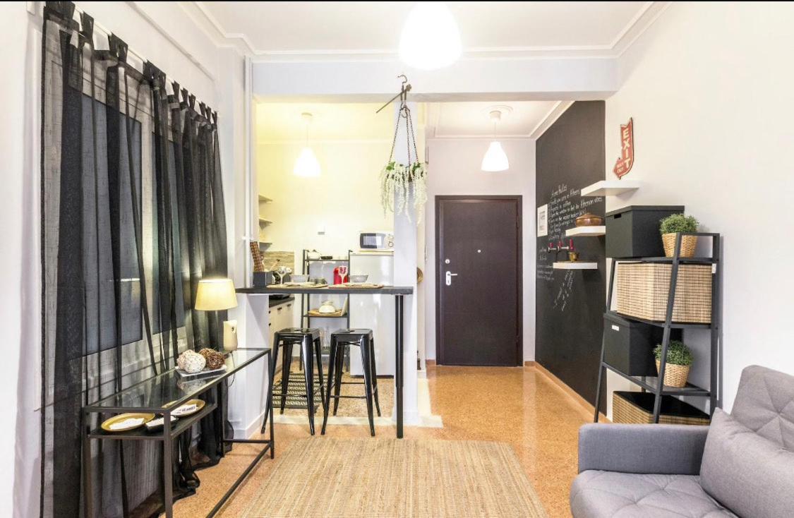 Luxuriously Central Studio In The Heart Of أثينا المظهر الخارجي الصورة